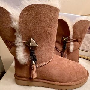 New in Box! UGG Lilou Tan Winter Boots with Sheepskin Lining